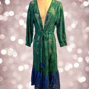 America & Beyond Robe/coverup - Size medium‎
